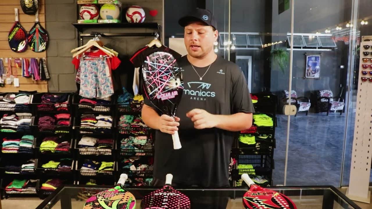 fibra de carbono ou kevlar